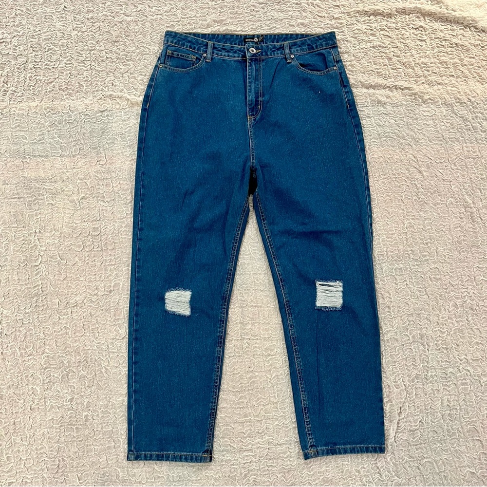 NWT! Boohoo midrise distressed boyfriend jeans! - Picture 2 of 8